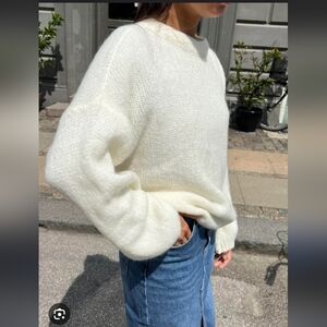 Cozy Off White Sweater.made In Italy .One Size.Pit To Pit 27"